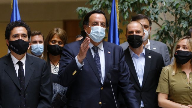 Víctor Pérez presentó su renuncia al Ministerio del Interior