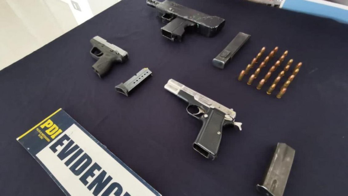 Prisión preventiva para sujetos que portaban una subametralladora y municiones en Calama