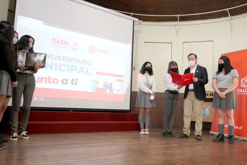 Preuniversitario municipal de Talca comenzó a realizar clases virtuales