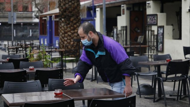 Instruyen a locatarios gastronómicos de Curicó para reapertura de recintos