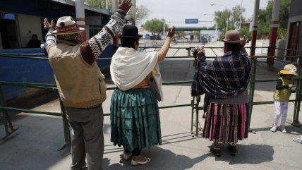  Seguidores esperan con un ritual en la frontera el retorno de Evo Morales a Bolivia 