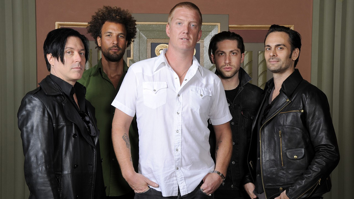 Queens of the Stone Age publica show inédito para apoyar a víctimas de ataque terrorista en París