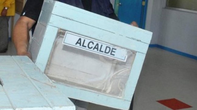 Ex diputados de oposición buscan candidaturas a alcaldes en Parral y Curicó