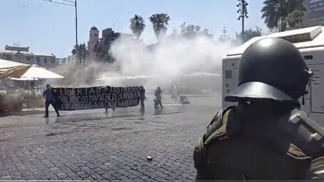 Incidentes en Plaza de Armas en protesta que exige la libertad de los detenidos en el estallido social