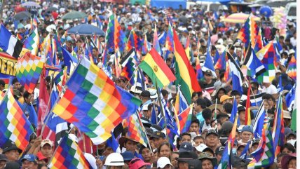   Miles de seguidores esperan regreso de Evo Morales a su fortín cocalero 