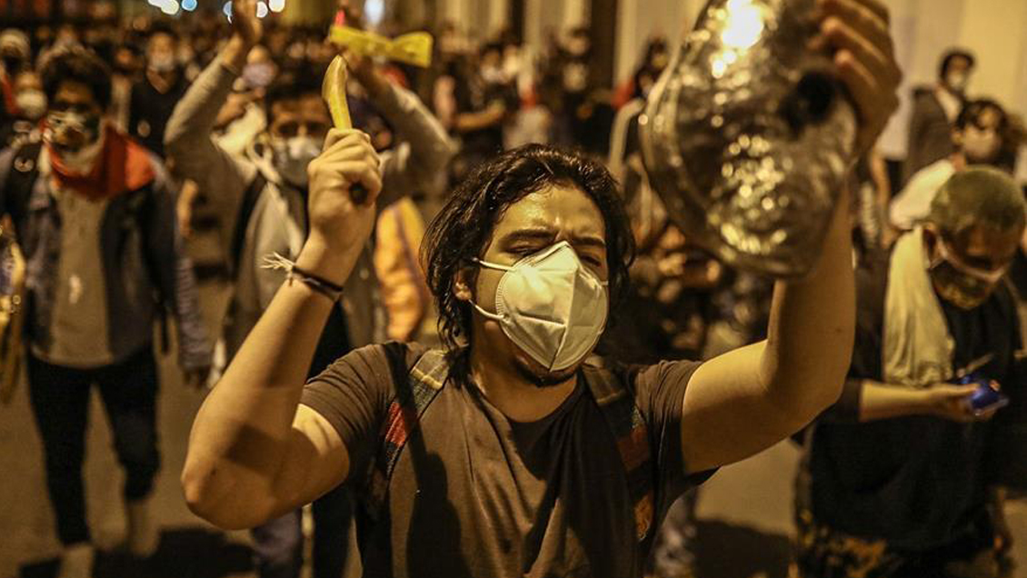 Miles de peruanos se vuelcan a la calles contra el nuevo presidente Merino