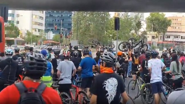   Cientos de ciclistas protestaron en Providencia por aumento de muertes en accidentes viales 