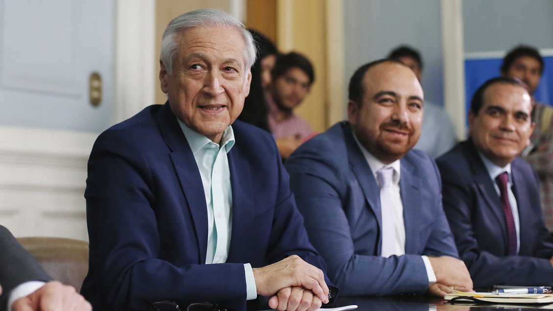 Heraldo Muñoz reconoció sondeos con el FA para una lista opositora única de convencionales