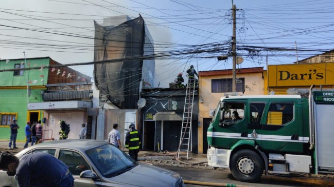 Una persona murió durante un incendio en pleno centro de Iquique