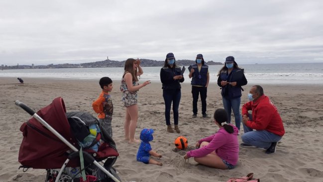 Equipos de salud realizan fiscalizaciones a personas que llegan a las playas de la región
