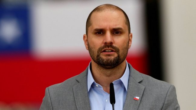 Bellolio deplora que parlamentarios pidan renuncia de Piñera: Así fracasa la democracia