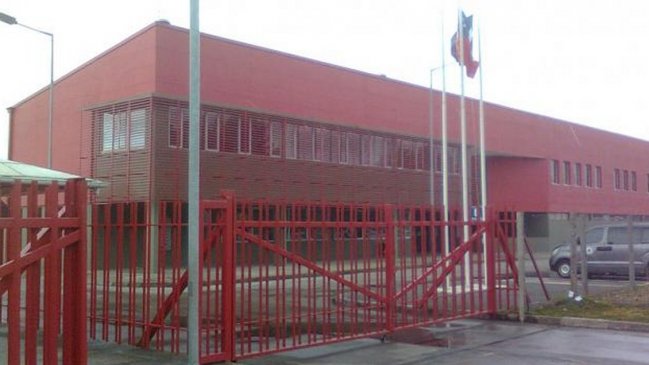 Reos en Puerto Montt se apuñalaron para protestar contra Gendarmería