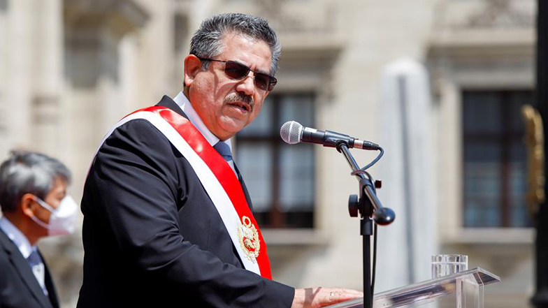 Presidente del Congreso de Perú da ultimátum a Merino para su renuncia
