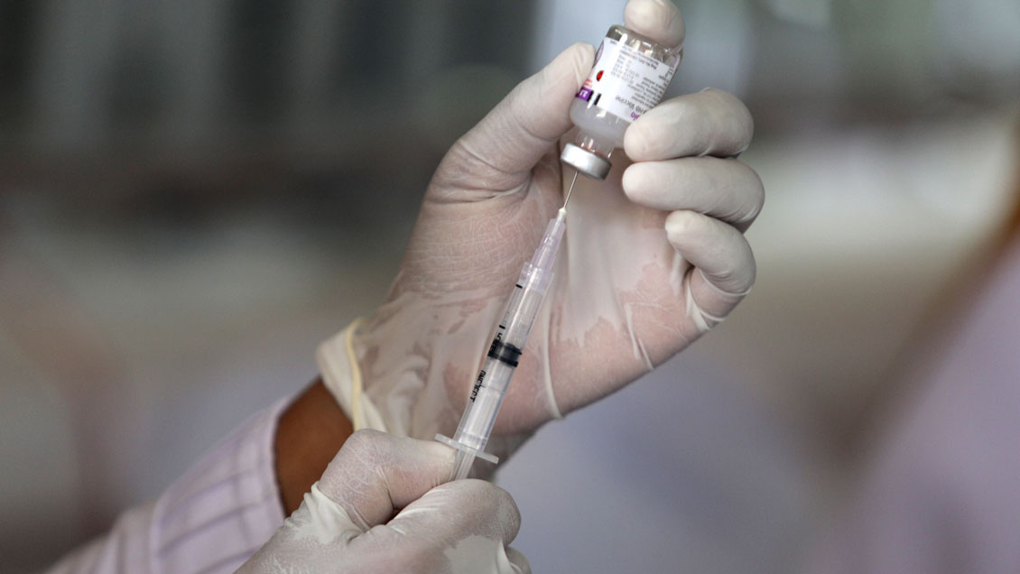 Sociedad de Infectología pide cautela por anuncios de eficacia de vacunas: 