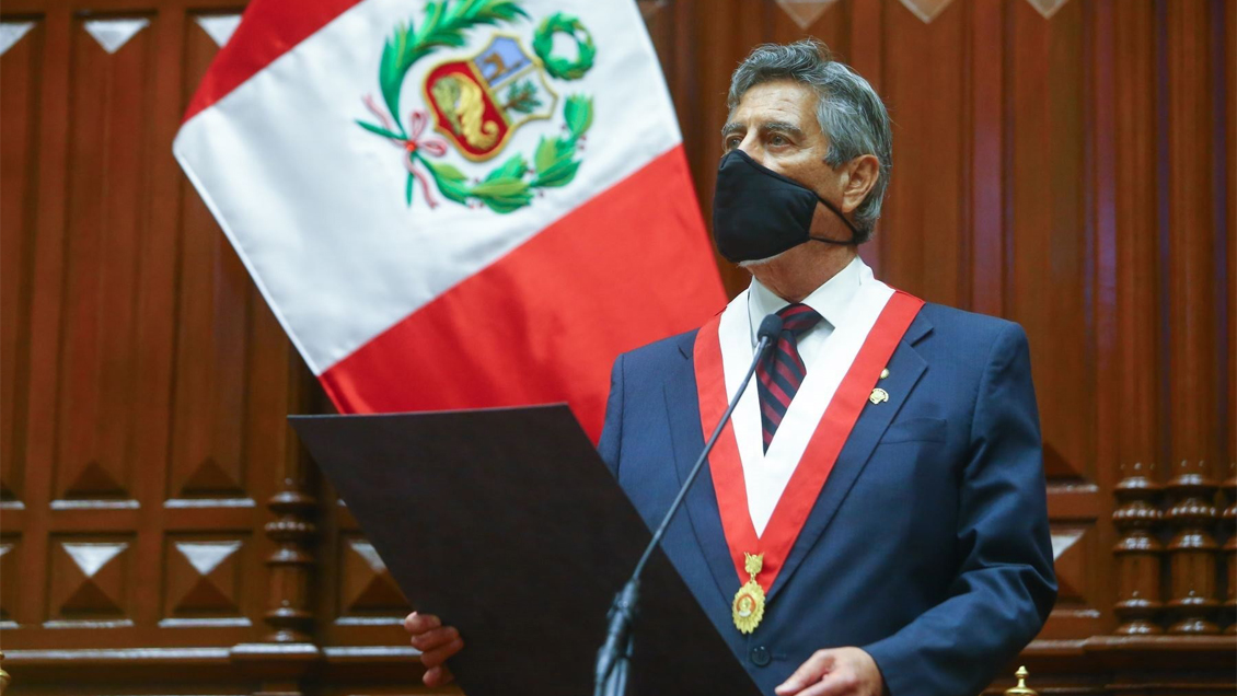 Sagasti juró como presidente de Perú y pidió perdón por muertos en protestas: 