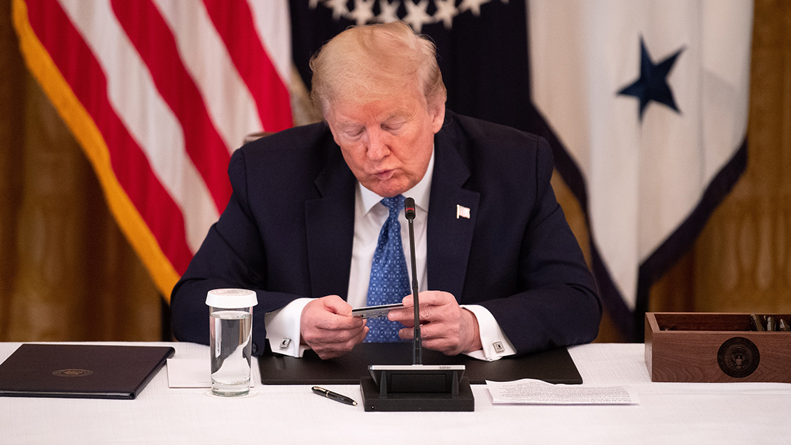 Trump echó al jefe de seguridad electoral que desestimó sus denuncias de fraude