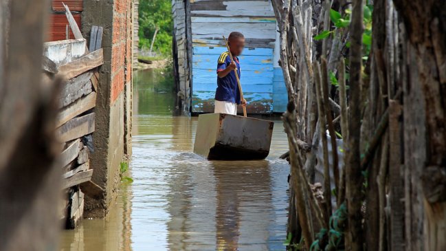  Dos muertos y devastación total en una isla colombiana por huracán Iota  