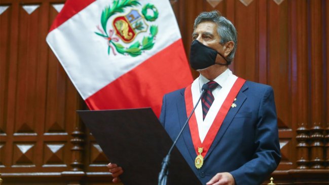 Sagasti juró como presidente de Perú y pidió perdón por muertos en protestas: 
