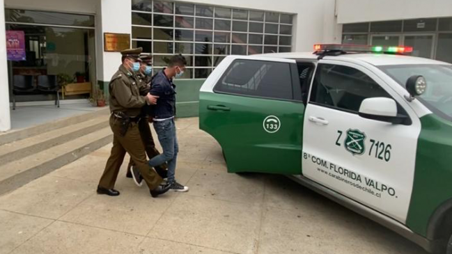 Delincuente fue detenido de madrugada al interior de una sucursal bancaria de Valparaíso