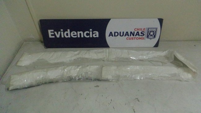 Aduanas detectó a tres personas fajadas con droga al sur de Iquique