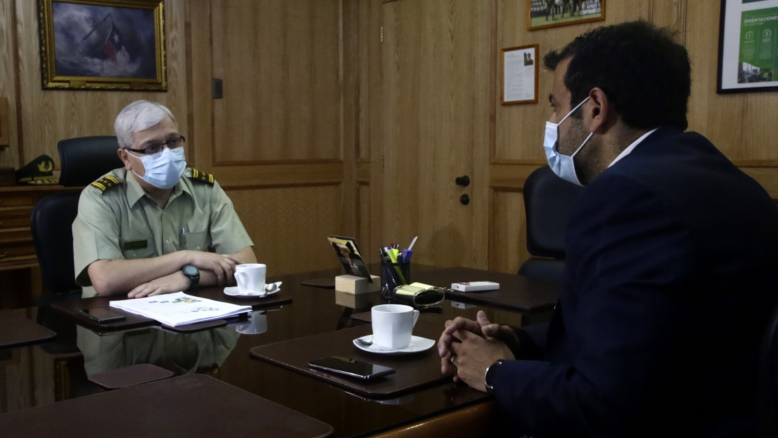Primera reunión: Ministro Delgado conversó con general Yáñez de la reforma a Carabineros