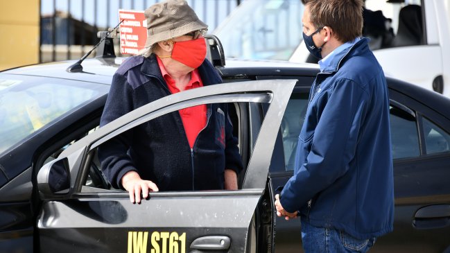 Continúa sanitización gratuita de taxis y colectivos en el Parque María Behety de Punta Arenas