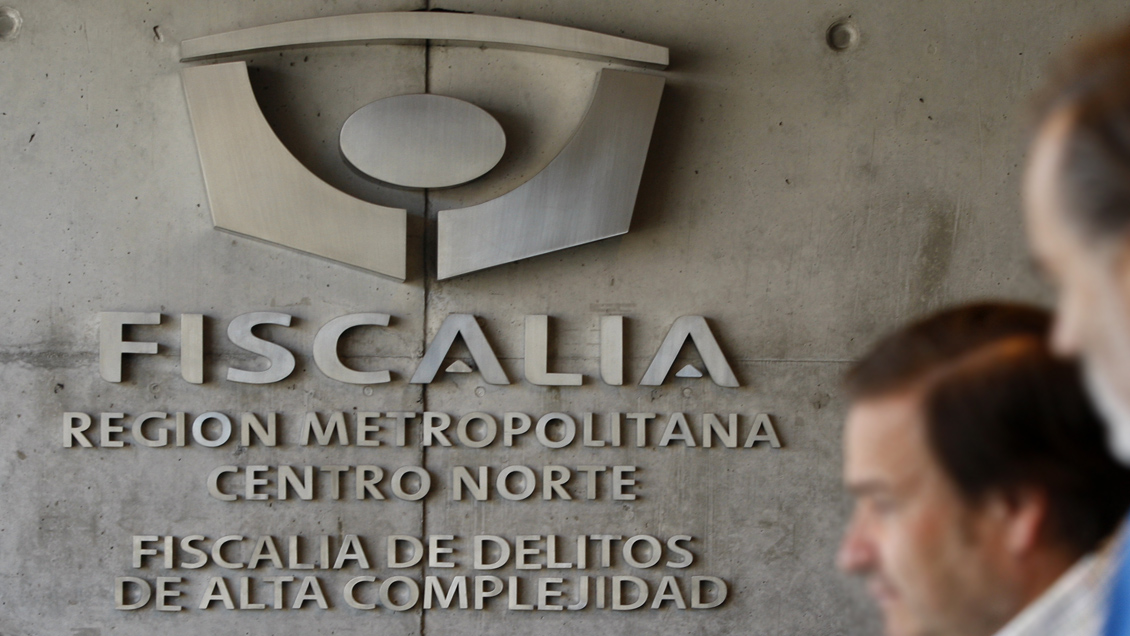 PDI incautó mails del Minsal en oficinas de Entel: Paris tiene tres días para derivarlos a Fiscalía