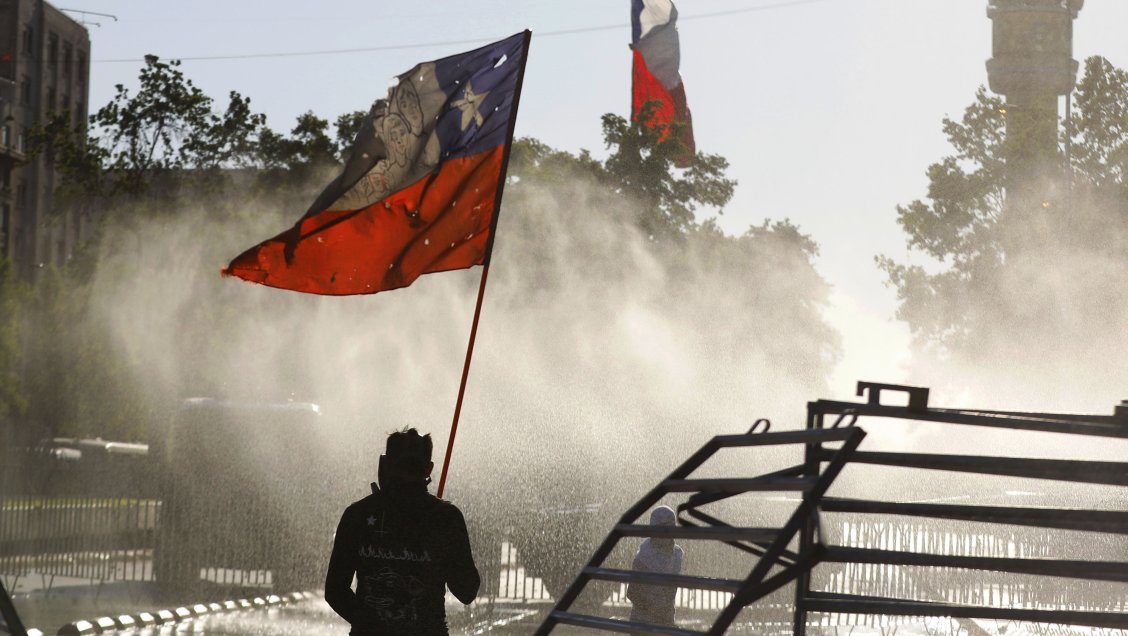 Gobierno y protestas alrededor de La Moneda: 