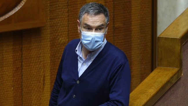 Ossandón propone que chilenos de menores ingresos no paguen impuestos por retirar el 10%