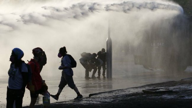 Cierres anticipados y pérdidas de clientes: La situación del comercio por las manifestaciones en el centro de Santiago