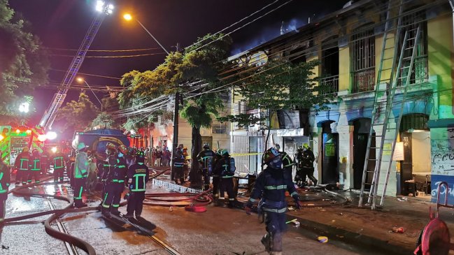 Incendio en edificio del barrio Matta dejó al menos 16 personas damnificadas