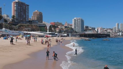 Viña del Mar abrió Caleta Abarca, la primera playa de la temporada