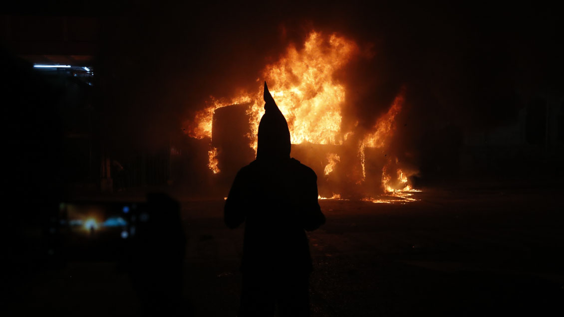 Al menos cinco periodistas heridos tras ser atacados por encapuchados durante protestas en Guatemala