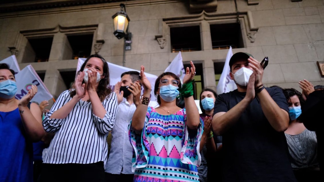 Frente Amplio se niega a dejar la carrera por la gobernación metropolitana para apoyar a Orrego