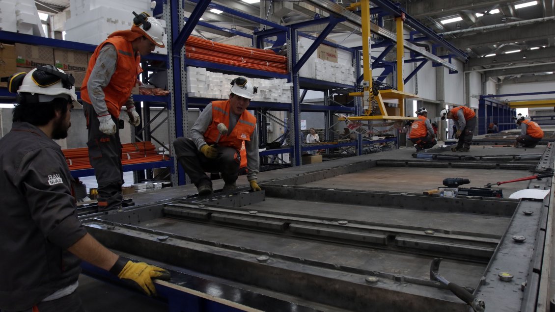 Pese a proyecciones positivas, Imacec cayó por octavo mes consecutivo