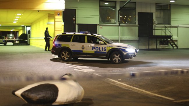 Policía detuvo a mujer por mantener encerrado a su hijo por 28 años en Suecia