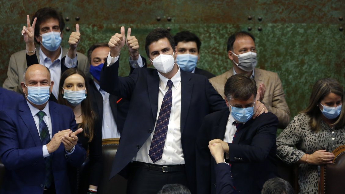 Abstenciones de Pamela Jiles, Florcita Alarcón y Renato Garín impidieron censura a mesa de la Cámara Baja