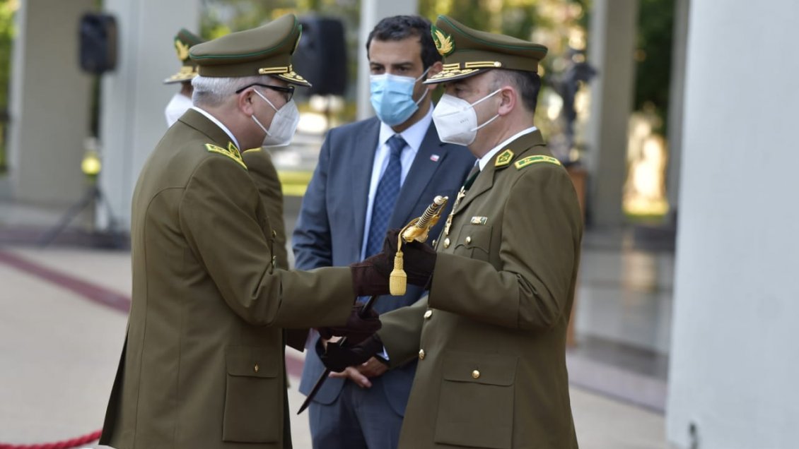 Nuevo jefe de zona de La Araucanía visitó a viuda del cabo Naín