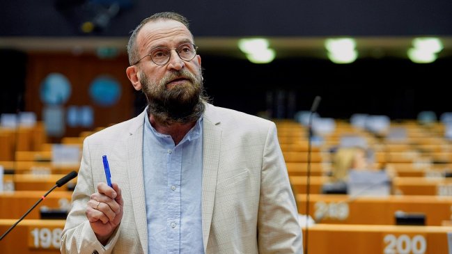 Político anti gay renunció tras ser sorprendido en orgía con decenas de hombres