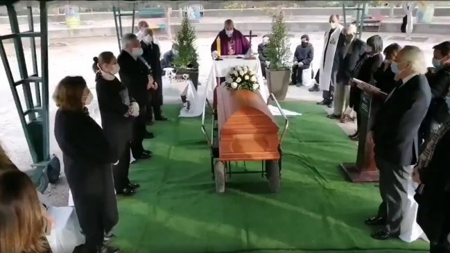 Condenan a hermana del Presidente Piñera a pagar multa por asistir al funeral de su tío sin permiso