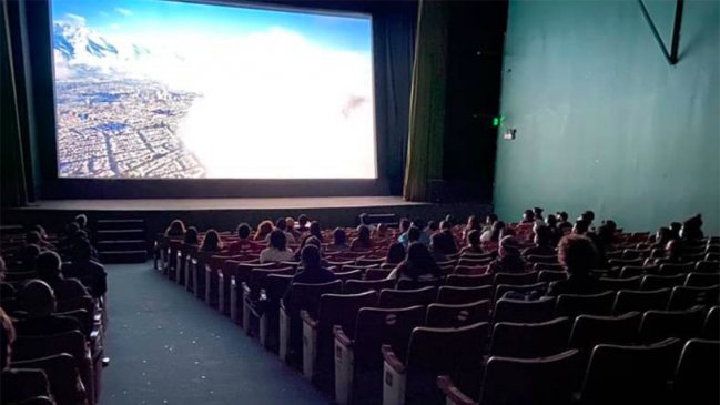 Retroceso de Santiago obliga nuevo cierre de cines y teatros