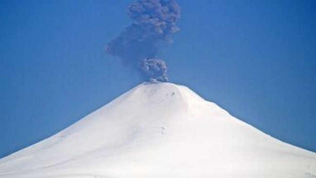   Decretan alerta amarilla por intensa actividad del Volcán Villarrica 