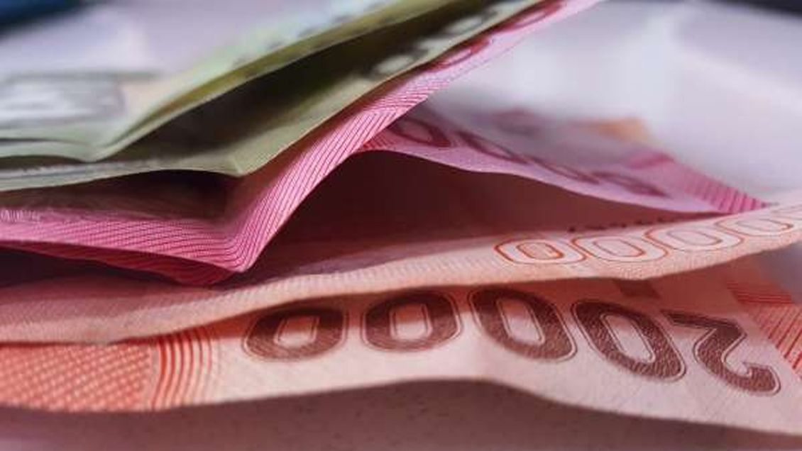 Encuesta: A más de la mitad de los hogares con niños en Chile no les alcanza para costear gastos