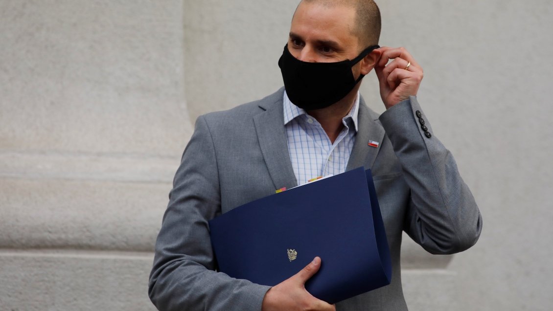 Ministro Bellolio justifica asesoría: Me resulta sorpresivo que critiquen a la OCDE