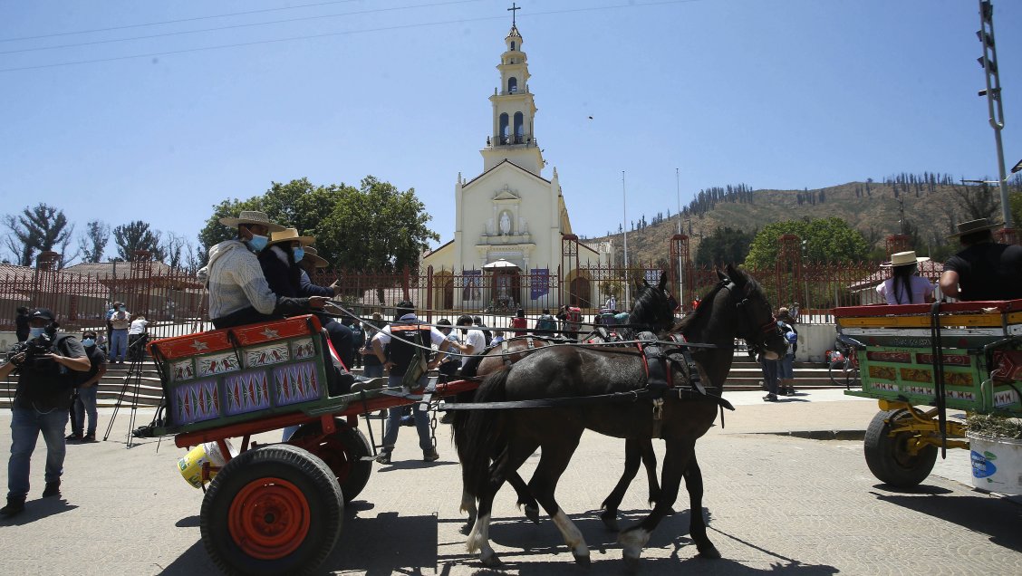 Peatones, ciclistas, carretas y jinetes que iban a Lo Vásquez han sido devueltos por la prohibición