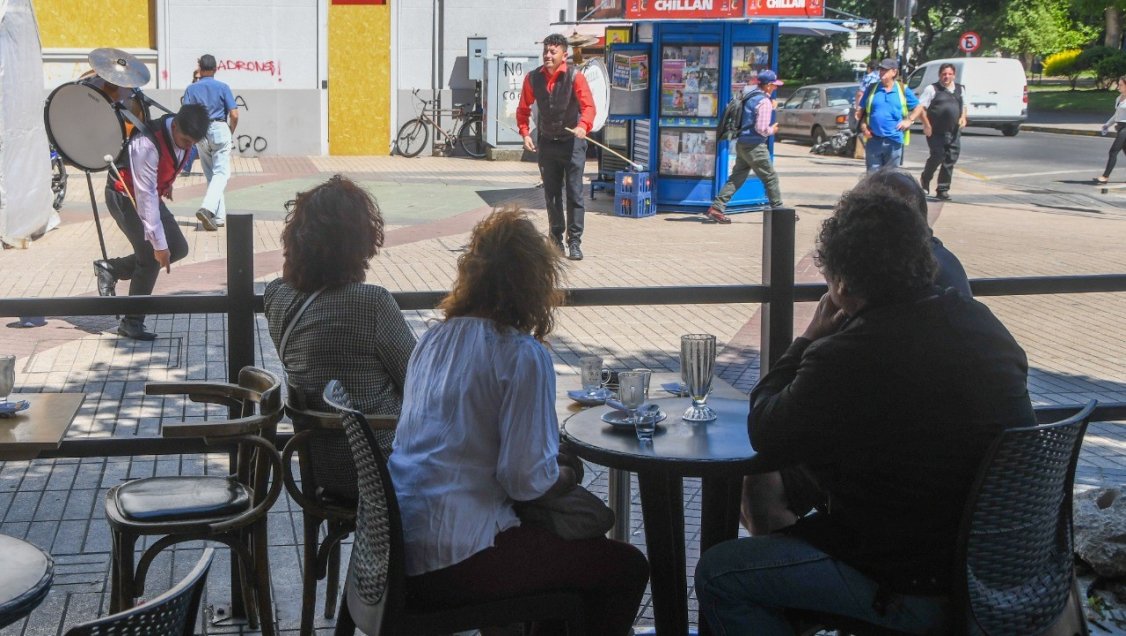 Chillán: Restoranes y cafés abrirán tras nueve meses, exentos de pago por terrazas