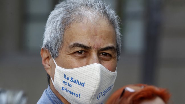 Profesores critican que se mantengan colegios abiertos pese a retroceso de la Región Metropolitana