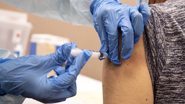 Comité asesor de EEUU recomendó aprobar con urgencia la vacuna de Pfizer