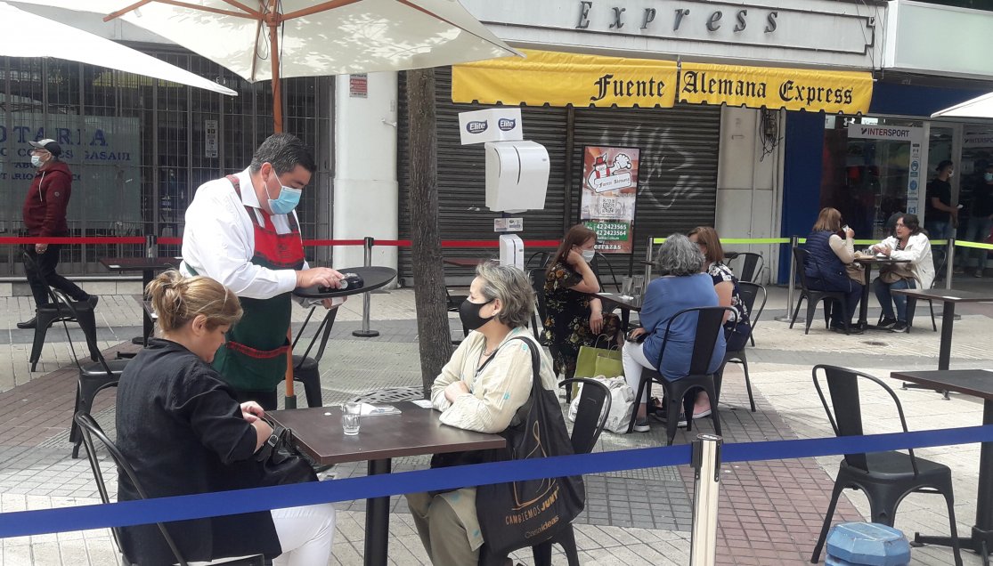 Un 80% del sector gastronómico reabrió sus terrazas en Chillán