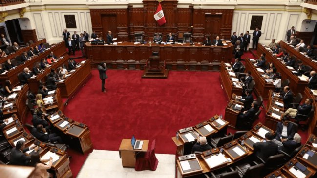 Perú: TC notificó al Congreso una demanda del Gobierno contra retiro de pensiones